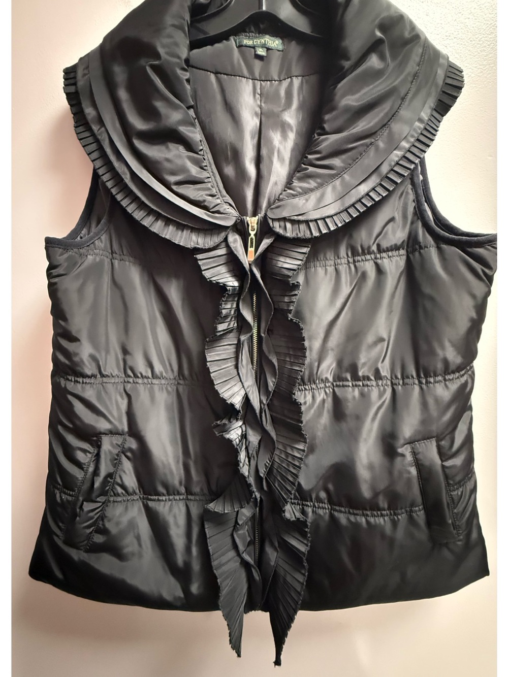 EUC For Cynthia Black Ruffle-Trim Contemporary Puffer Vest Women’s XL